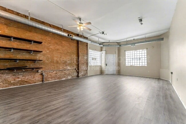 Foto del edificio - 3328 W Chicago Ave