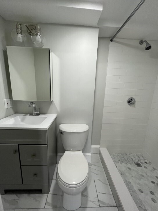 Foto del edificio - 351 E 8th St