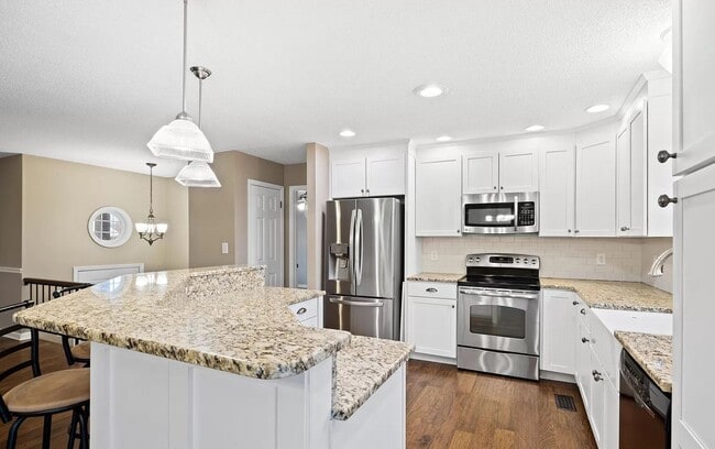 Photo - 3 Bed + Complete basement in Maryville House