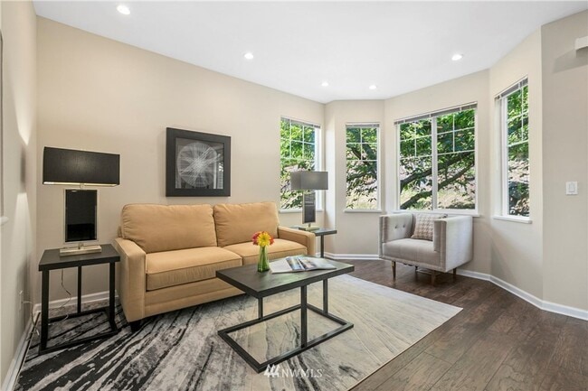 Building Photo - Tranquil Bellevue Home with Extra Room!