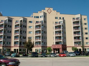 100 North Main Premium Resident/Retail Center photo'