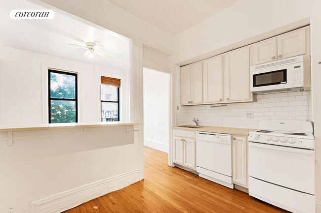 Building Photo - 192 Bleecker St