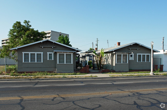 Building Photo - Bungalow Court