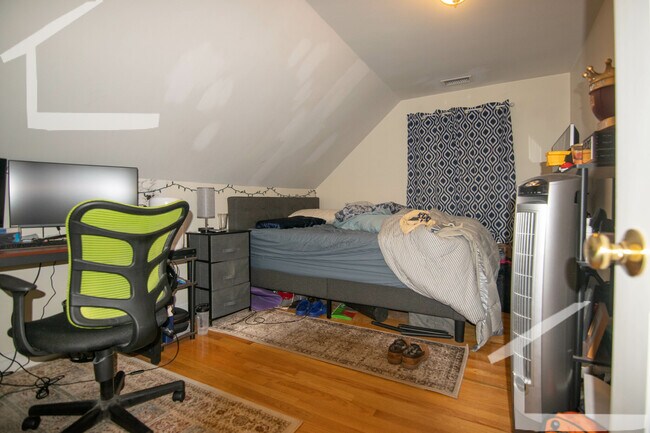 Foto del edificio - 61 Brentwood St