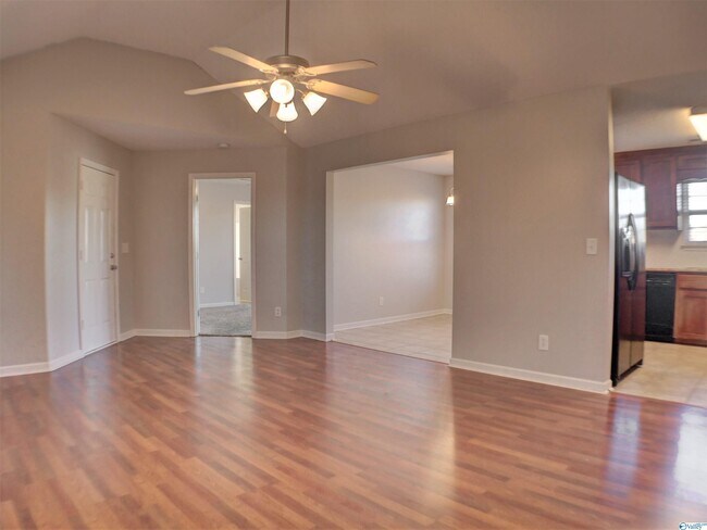 Foto del edificio - 639 St Clair Ln
