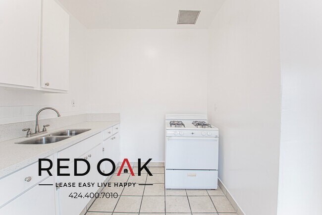 Building Photo - 2850 Leeward Ave