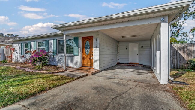 Foto del edificio - 3BR/2BA South Tampa home with carport and ...