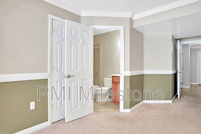 Building Photo - 930 Monet Dr