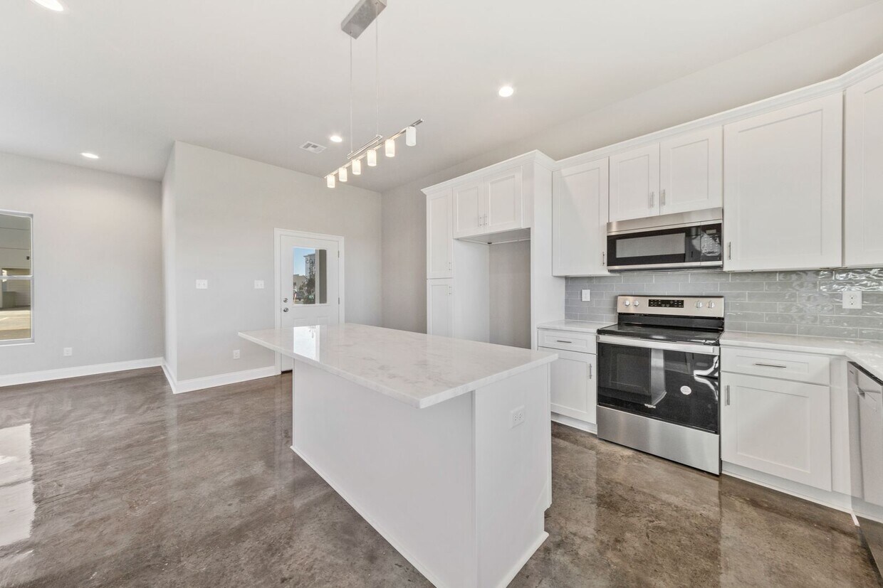 Foto principal - 127 Gadwall Dr