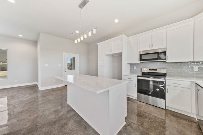 Building Photo - 111 Firethorn Dr