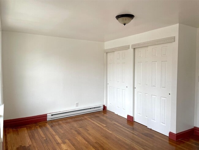 Building Photo - 2565 Radcliff Ave