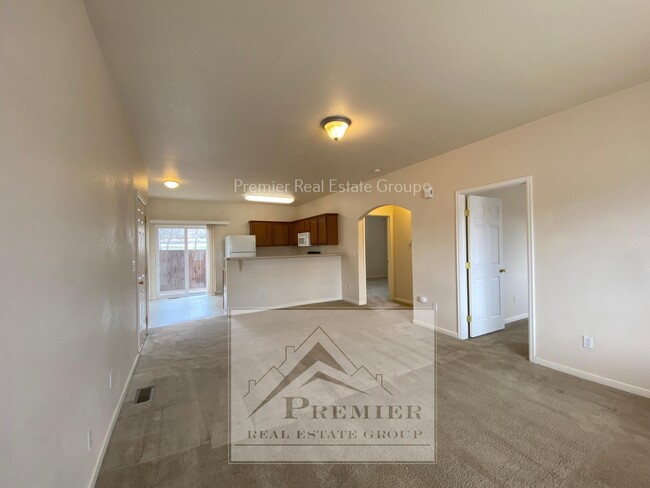 Building Photo - 9385 Trailside View