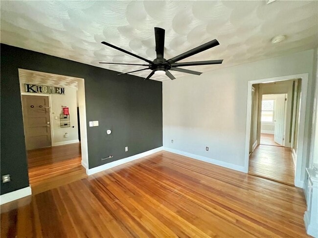 Building Photo - 360 Weeden St