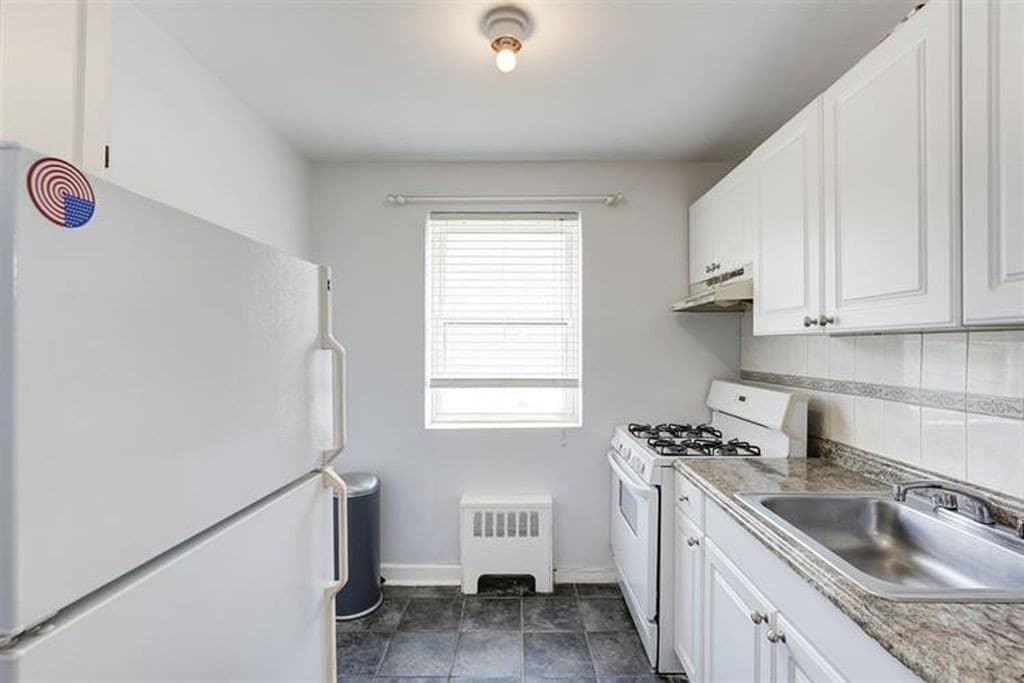 Kitchen - 165 Vroom St