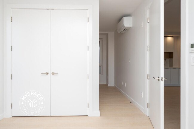 Foto del edificio - 280 Meeker Ave