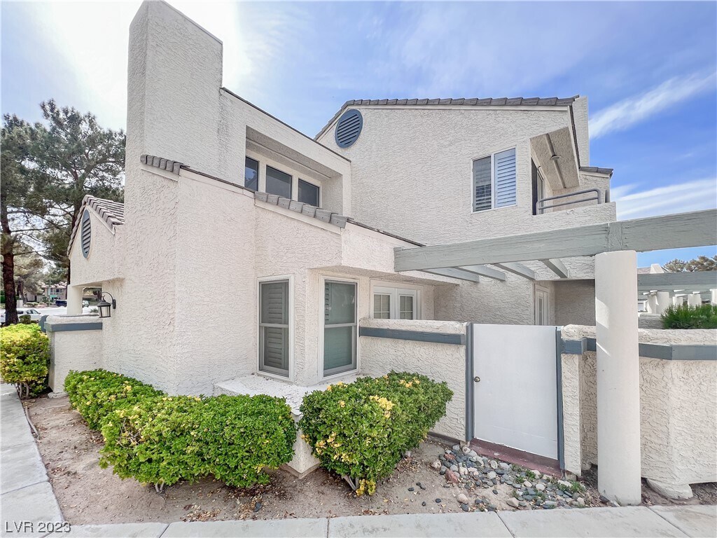 2760 Lodestone Dr, Las Vegas, NV 89117 Townhome Rentals in Las Vegas