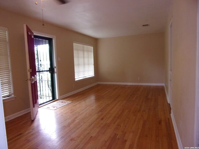 Foto del edificio - 215 Danville