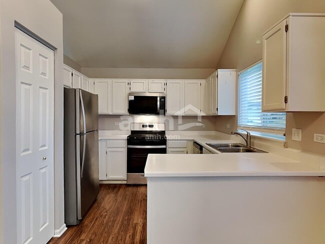 Foto del edificio - 495 W Camden Ln
