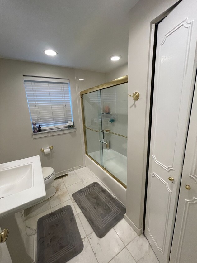 Foto principal - 51 Lake Shore Ct