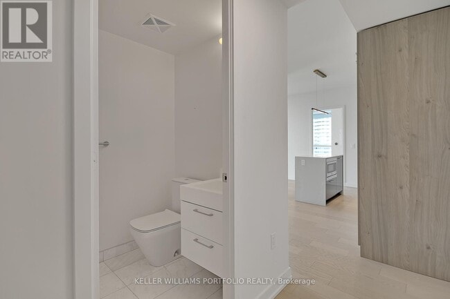 Building Photo - 1 Yorkville Ave