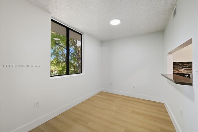 Foto del edificio - 8365 SW 152nd Ave