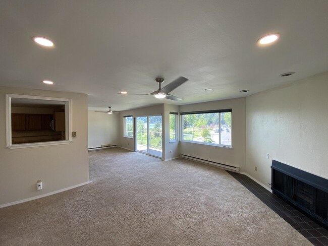Building Photo - 9715 NE Juanita Dr