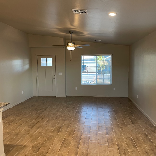Building Photo - 4949 Kailasa Dr