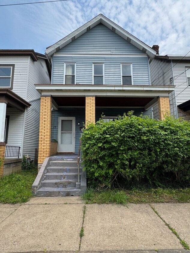 Primary Photo - 3 Bedroom 1 Bath Minutes Away from the City!