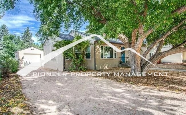 Adorable neighborhood, Updated Main-Level Living in Ivywild, 3BR/2BA, 1 Car Garage and Enclosed Yard - Adorable neighborhood, Updated Main-Level Living in Ivywild, 3BR/2BA, 1 Car Garage and Enclosed Yard House