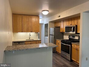 Building Photo - 2044 Royal Fern Ct