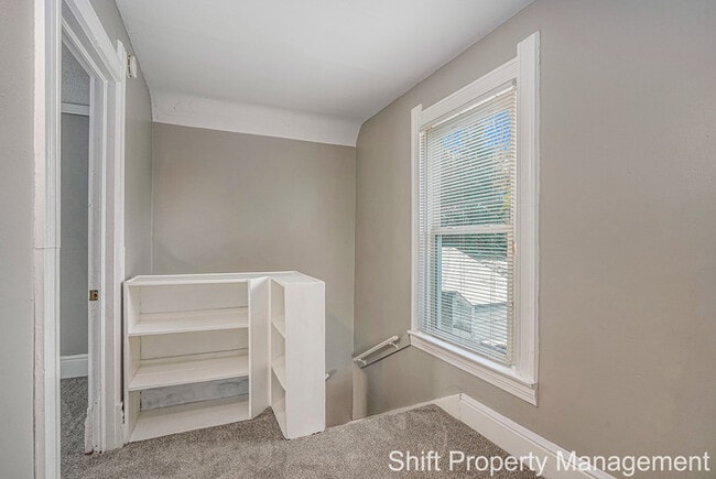 Building Photo - 553 Valley Ave NW Grand Rapids, MI 49504 -...
