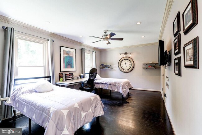 Foto del edificio - 16221 Whitehaven Rd