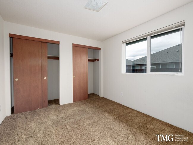 Building Photo - 2BD Ranch Style Duplex in Desirable Washou...