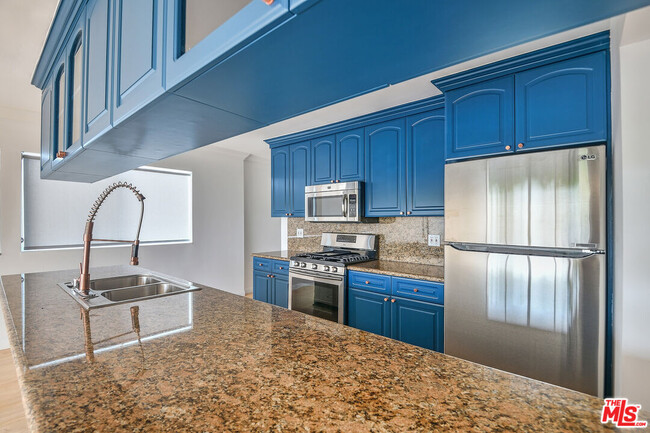 Foto del edificio - 440 S Roxbury Dr