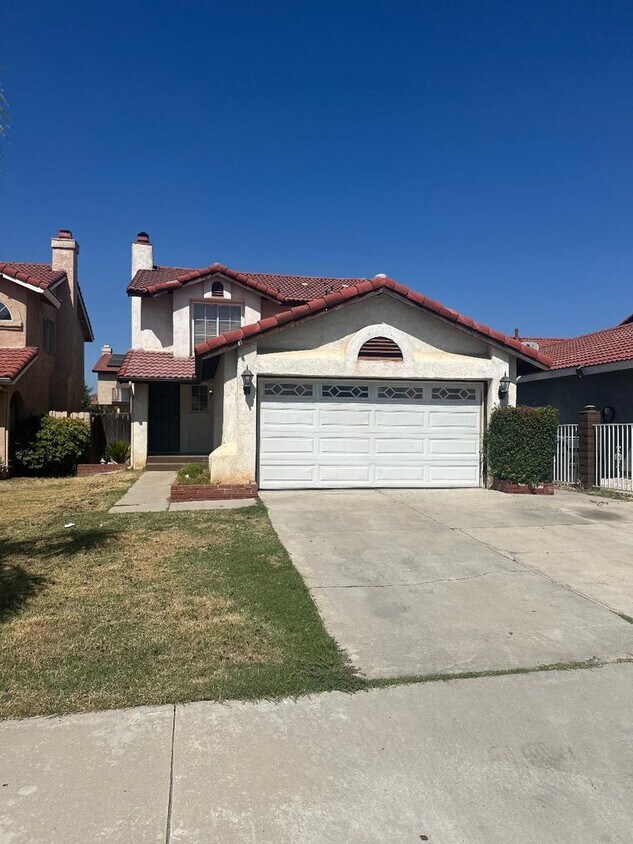 Foto principal - GREAT LOCATION! CHARMING 3BD / 2.5 BATH 2 ...