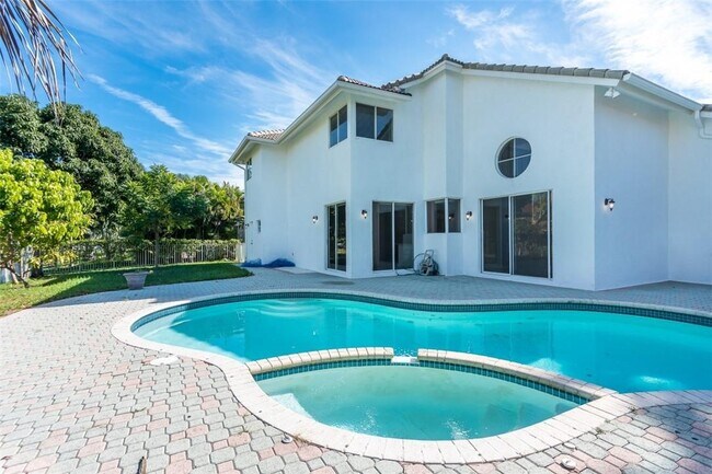 Foto del edificio - 18115 NW 15th Ct