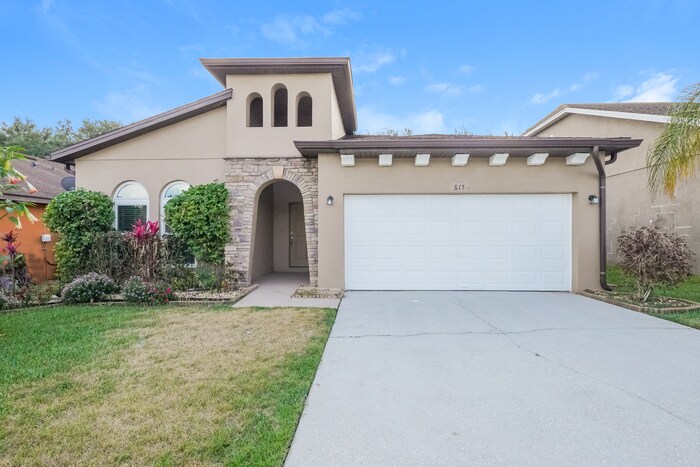 Foto principal - 615 Woods Landing Dr