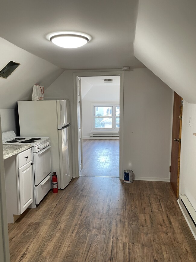 Building Photo - 151 Banta Ave