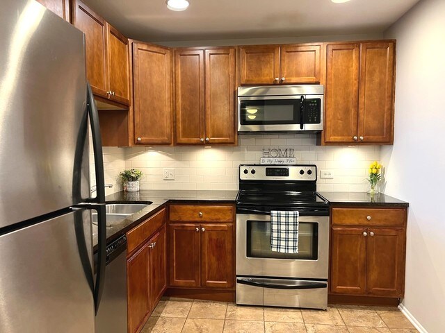 Foto principal - 1265 N Sterling Ave