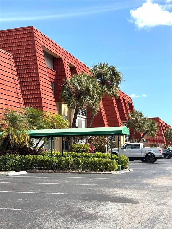 Foto del edificio - 22615 SW 66th Ave