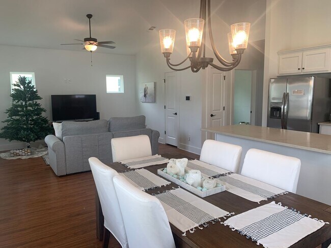 Foto del edificio - Nice Cottage Near Beaches and Back Gate NA...