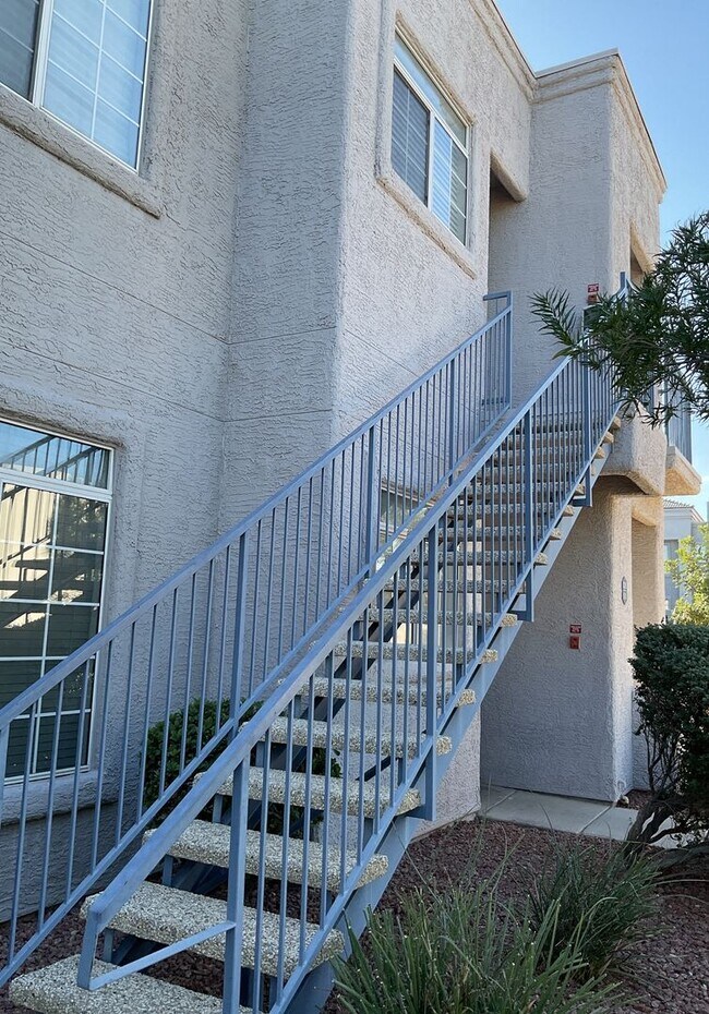 Foto del edificio - GREEN VALLEY CONDO IN  RENOVATED CONDITION