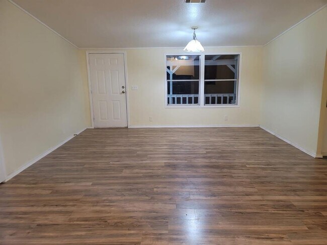 Foto del edificio - 8922 Witter Ln