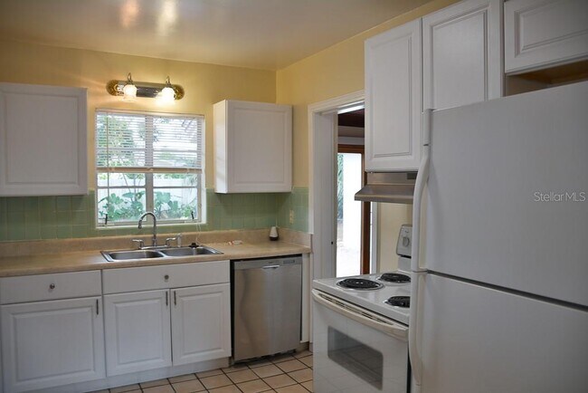 Building Photo - 4615 W Leona St