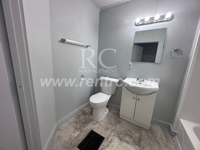 Building Photo - 708 Harmon-