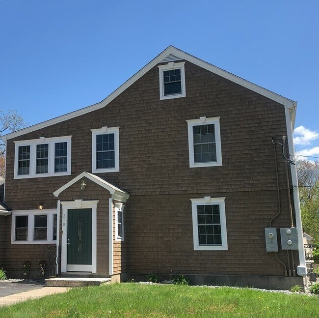 Foto del edificio - 218 Thurber Ave