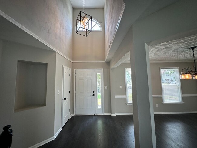 Foto del edificio - Call Amanda Tate at (757)289-6810 for more information