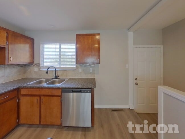 Building Photo - 1103 Livingston Ave