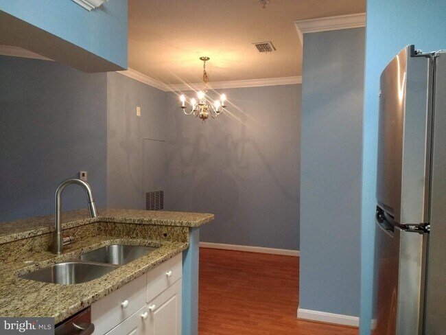 Foto del edificio - 4561 Strutfield Ln