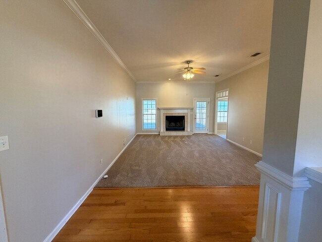 Foto del edificio - 4bd/2ba located in the Highlands Subdivision right off of Bemiss.